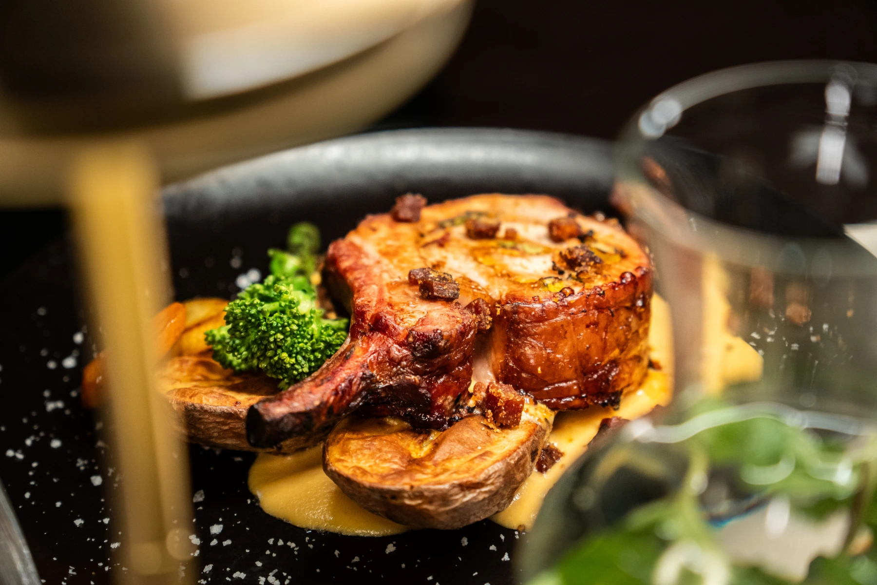 Steak na kosti v restauraci U Pana domácího